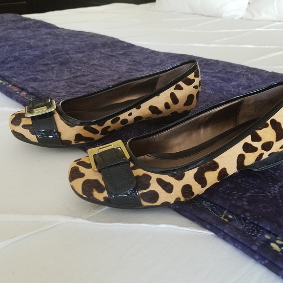 Bandolino leopard print and patent flats, 7.5 M - Picture 2 of 7
